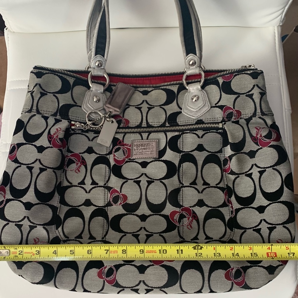 Coach Poppy Signature Heart Glam Tote **RARE** - Picture 3 of 8